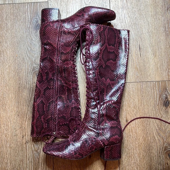 Kate Spade Lake Maroon Snake Embossed Lace Up Boots Size 10M - Picture 3 of 12